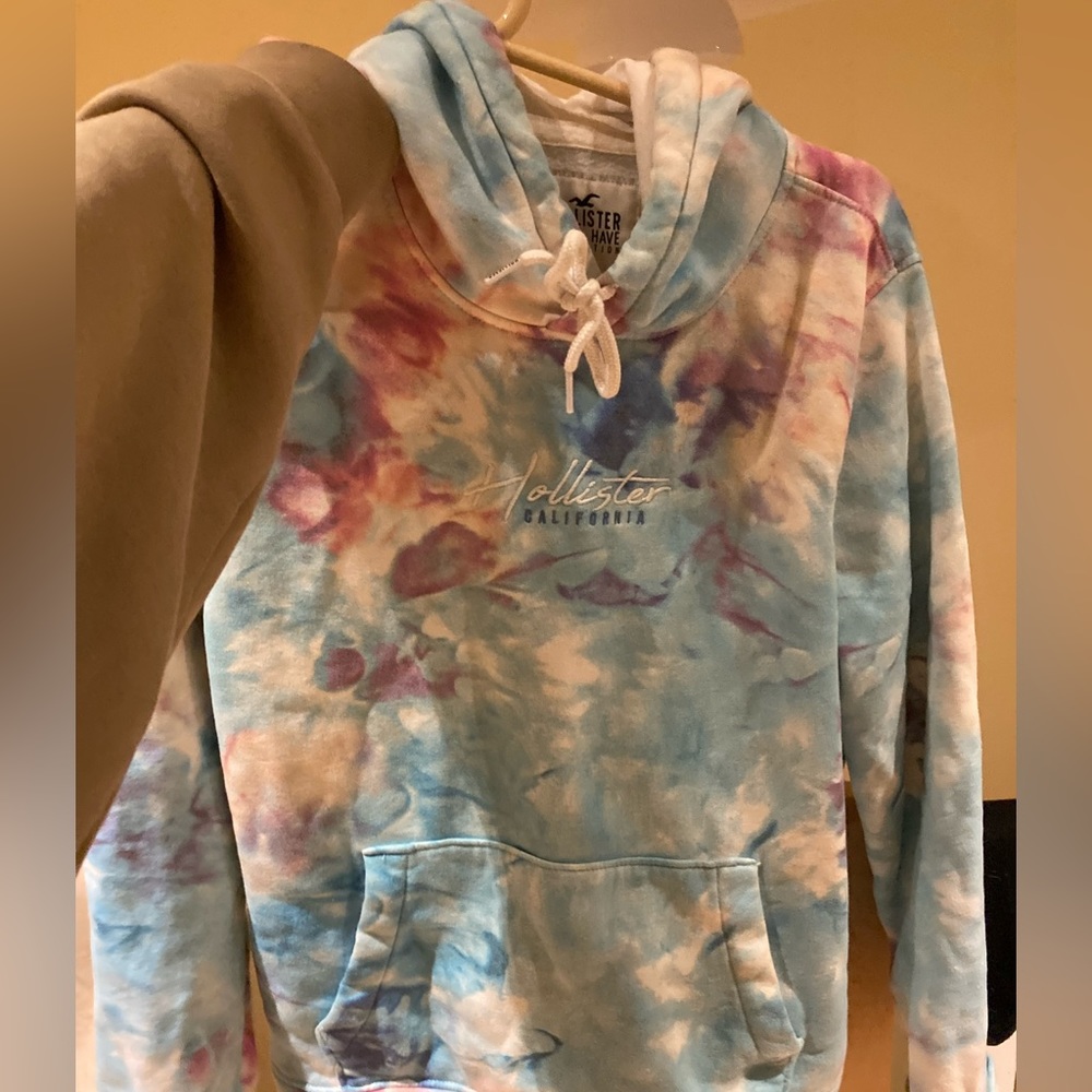 Tye Dye Hollister Hoodie, barely worn. - Picture 5 of 5
